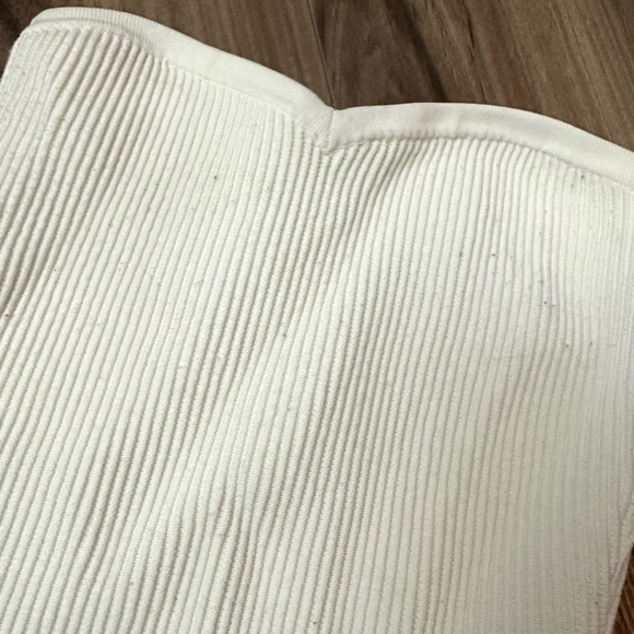 Aritzia Babaton Olaf Top - Picture 9 of 11